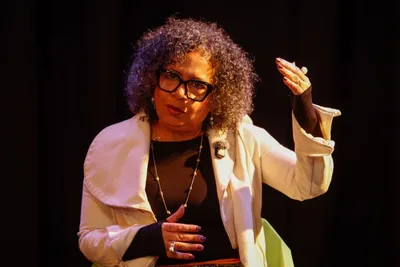 Luz Reyes questiona transição democrática na Venezuela sob tutela dos EUA