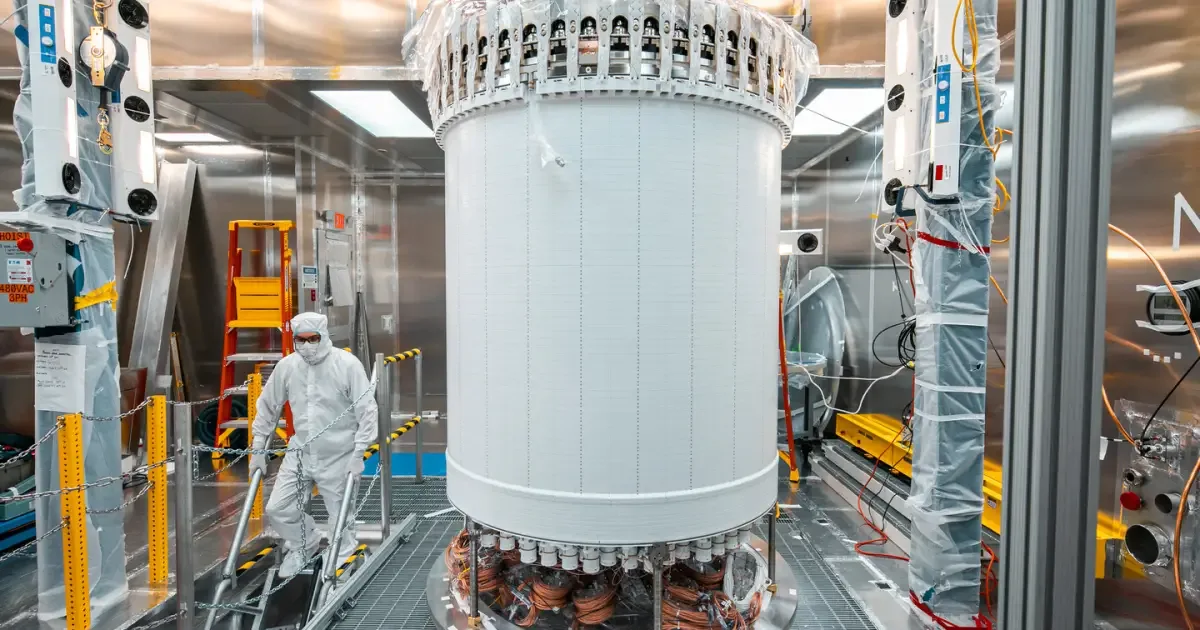 Detector de matéria escura registra evento que desafia explicações atuais