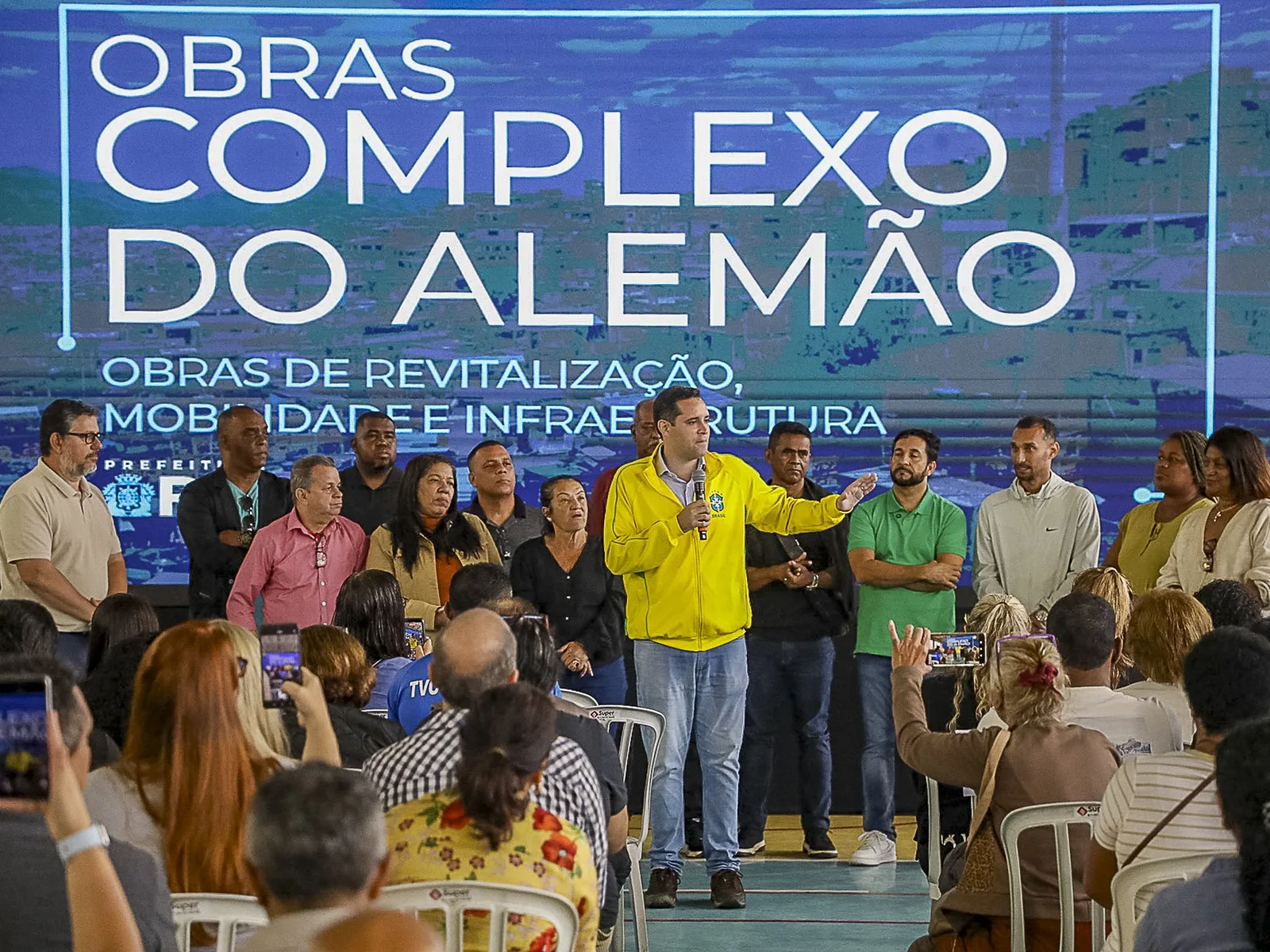 Rio anuncia urbanização do Alemão com saneamento, moradias e áreas de lazer